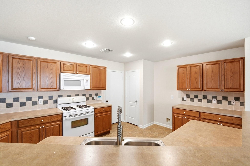 526 Remington Lodge Court - Photo 18