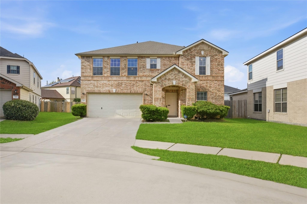 526 Remington Lodge Court - Photo 0