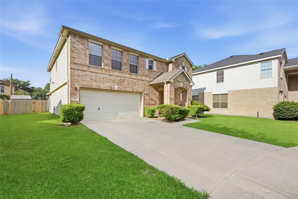 526 Remington Lodge Court - Photo 2