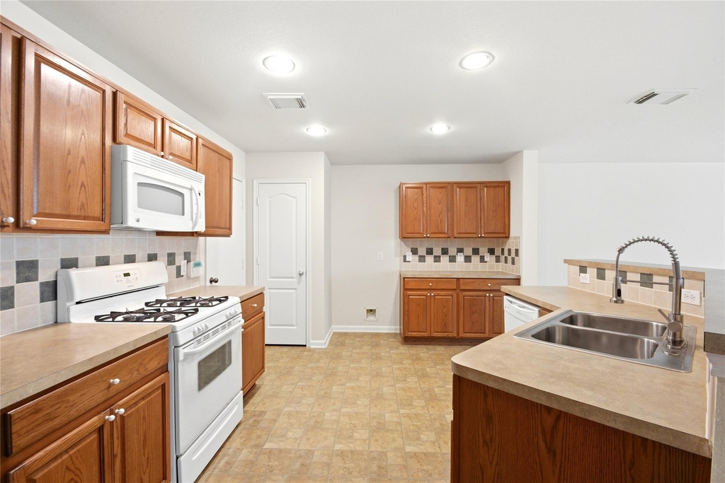 526 Remington Lodge Court - Photo 21