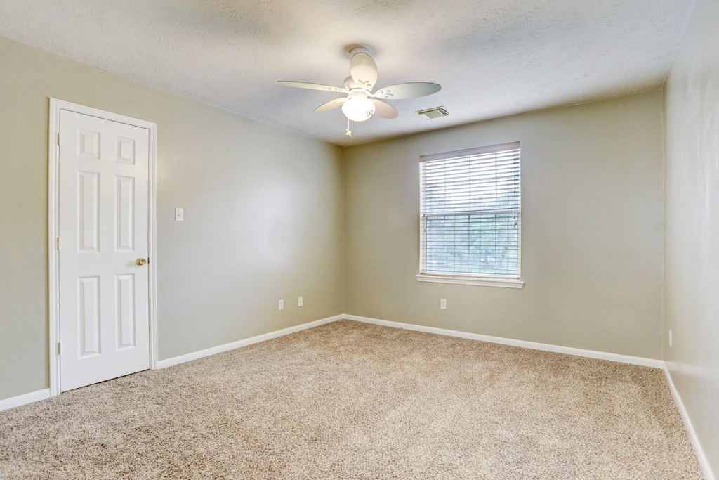 10410 Five Oaks Court - Photo 32