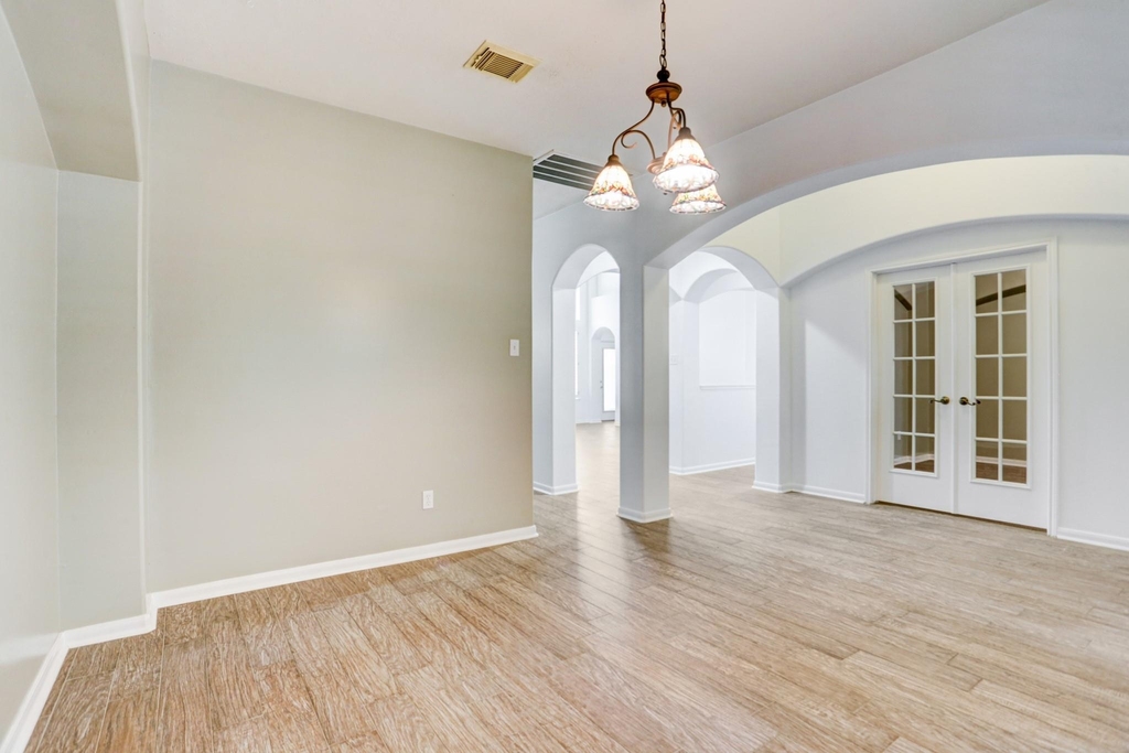 10410 Five Oaks Court - Photo 11