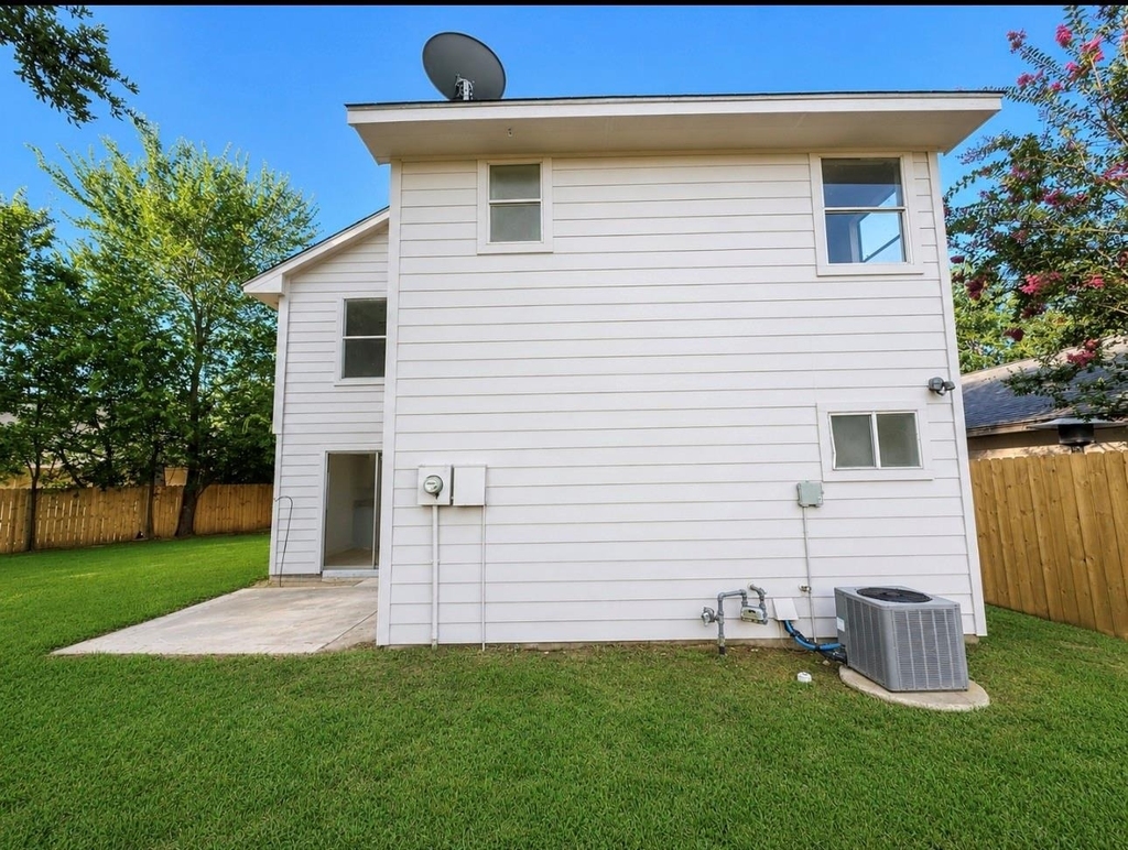 6706 Dinner Creek Court - Photo 10
