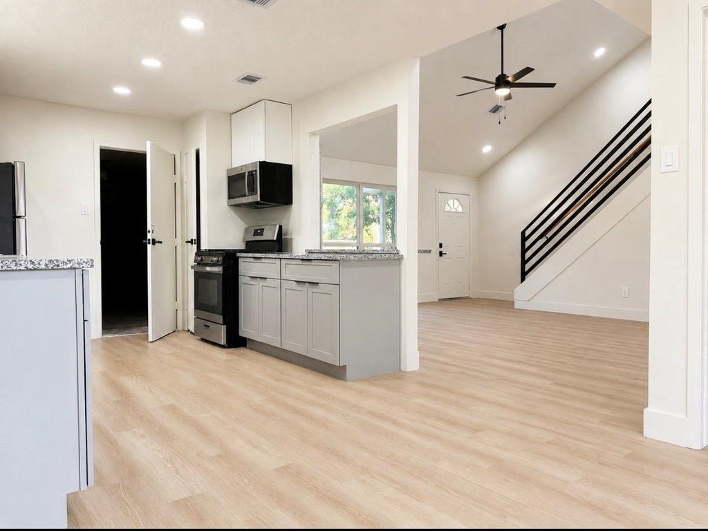 6706 Dinner Creek Court - Photo 4