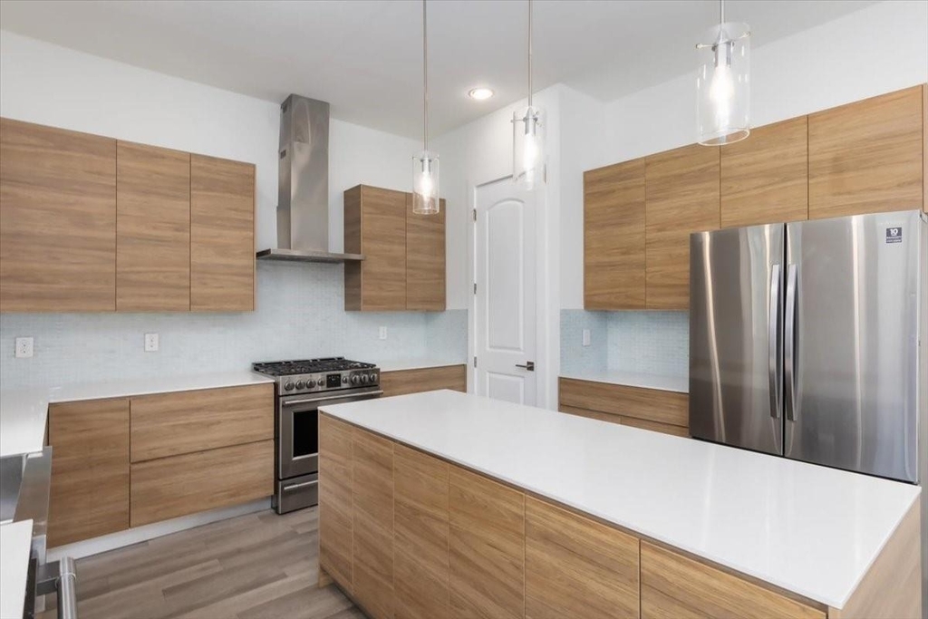 645 W 16th Street - Photo 10