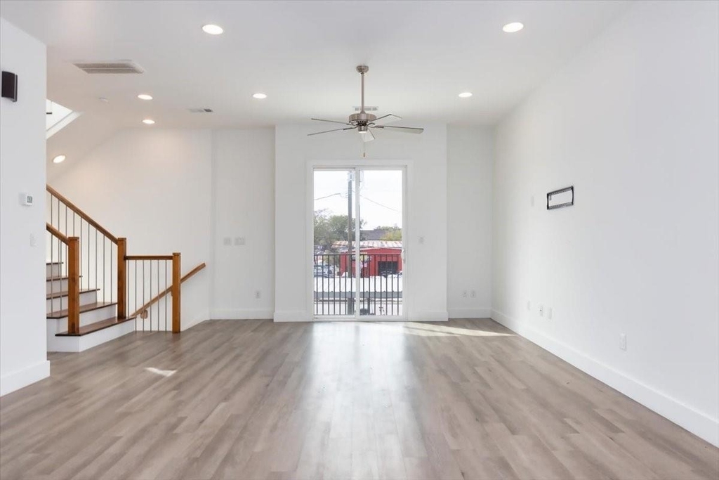 645 W 16th Street - Photo 7