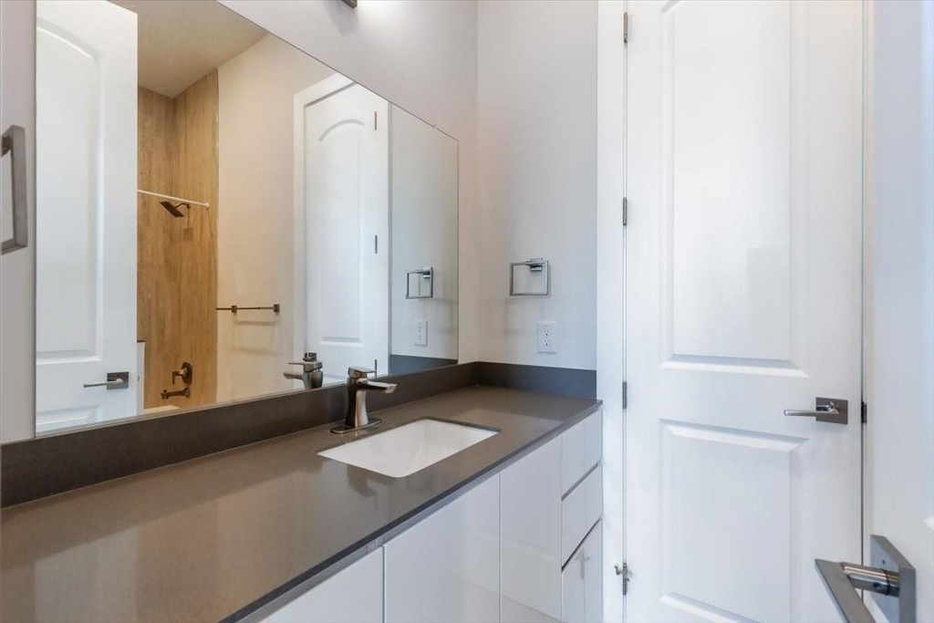 645 W 16th Street - Photo 17