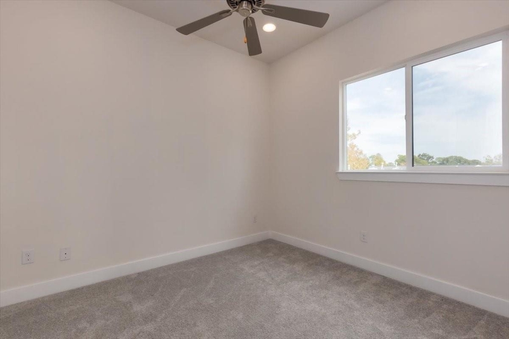 645 W 16th Street - Photo 18