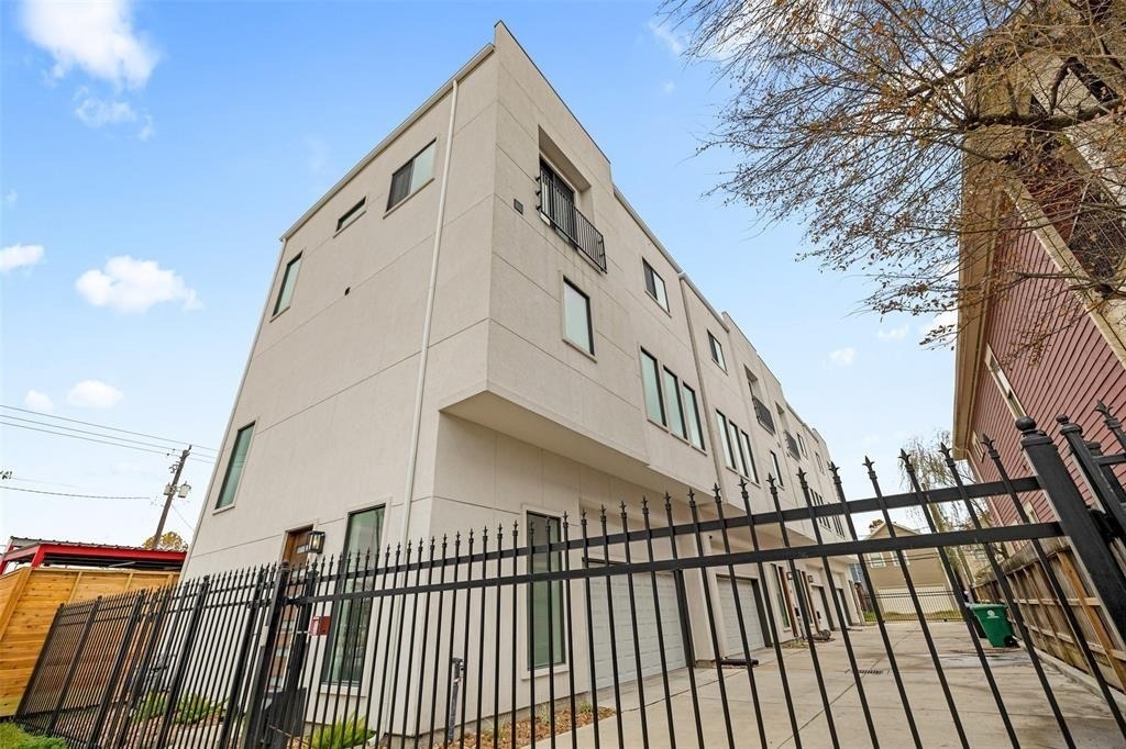 645 W 16th Street - Photo 1