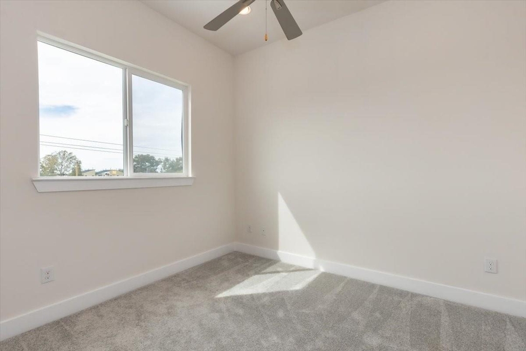 645 W 16th Street - Photo 14