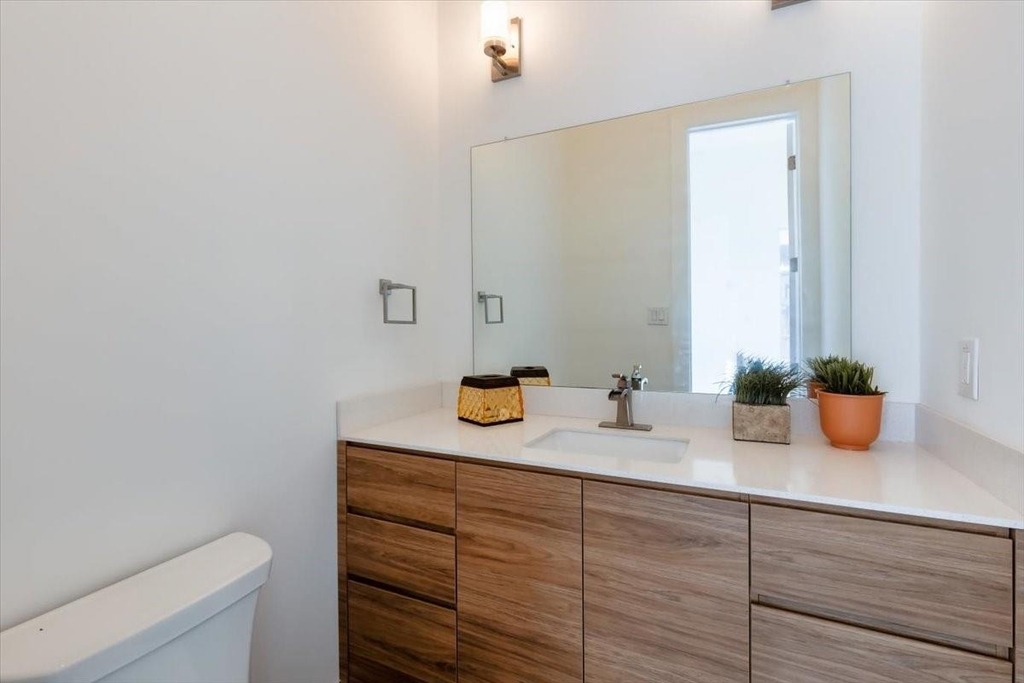 645 W 16th Street - Photo 4