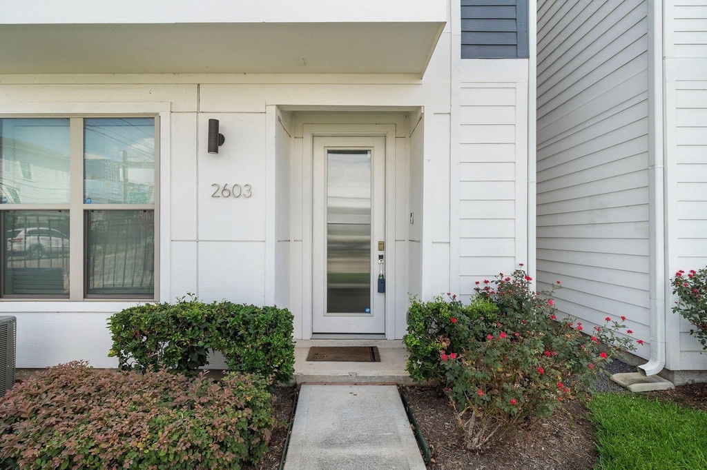 2603 Hutchins - Photo 3