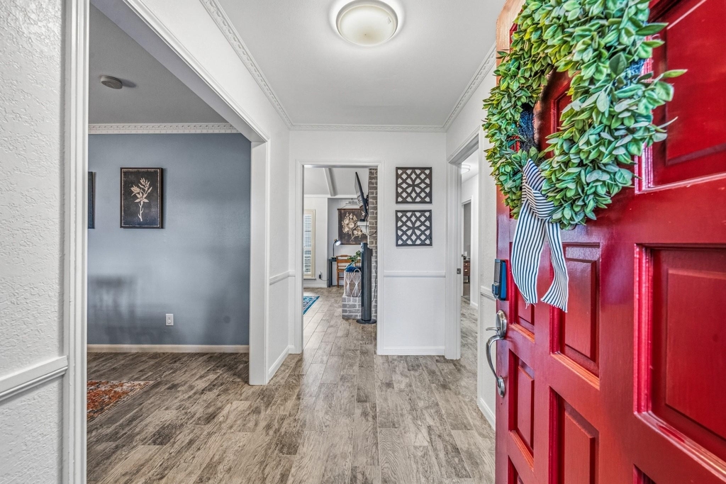 8426 Edgemoor Drive - Photo 4