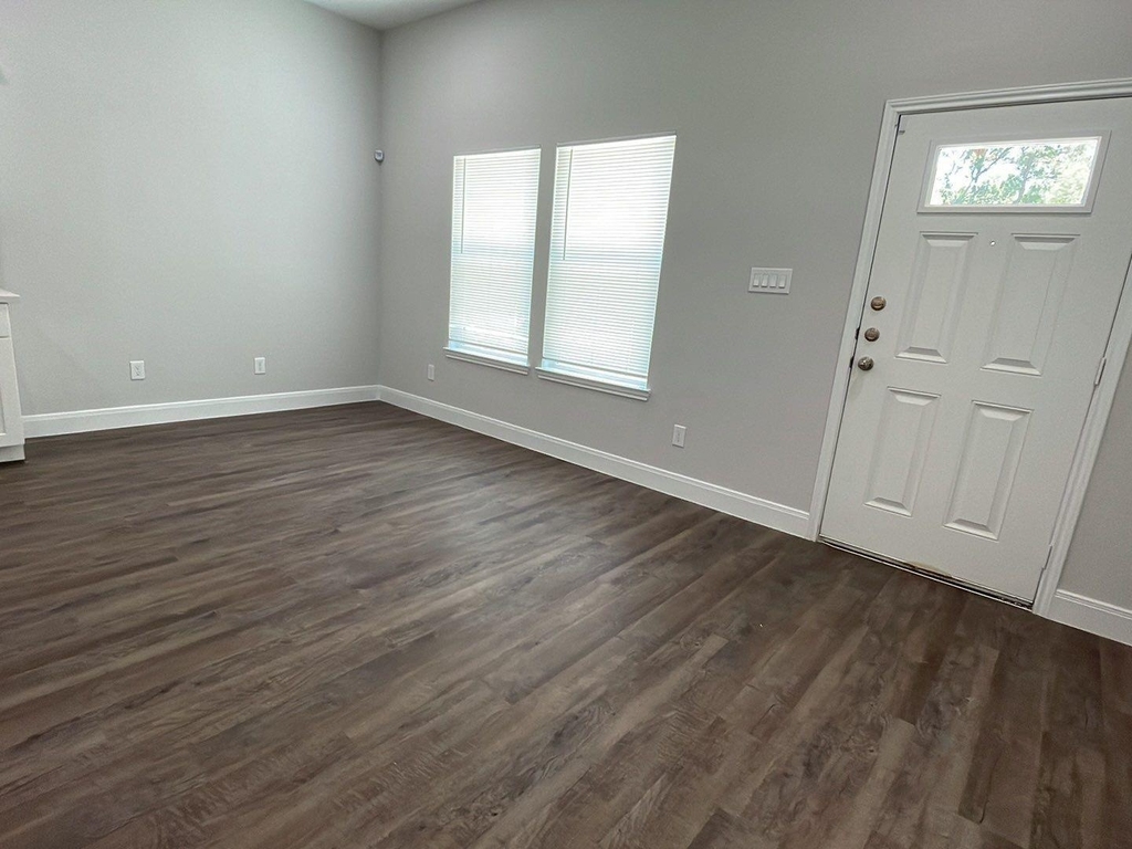 832 Elkhart Street - Photo 3