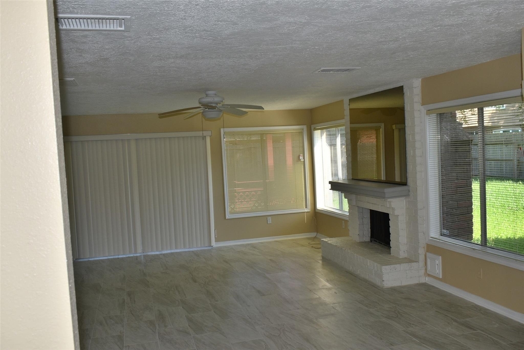 2930 Colony Drive - Photo 7
