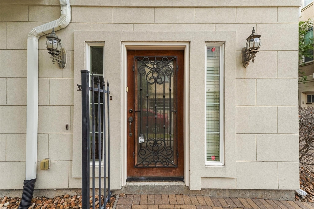 2418 Ralph Street - Photo 2