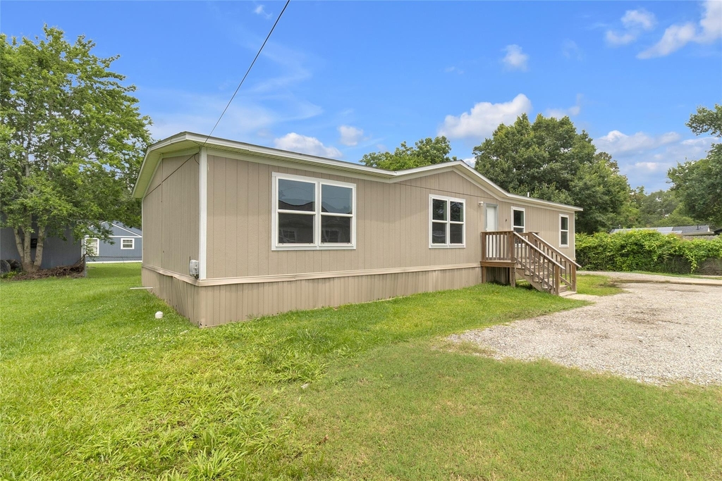5313 2nd St - Photo 5