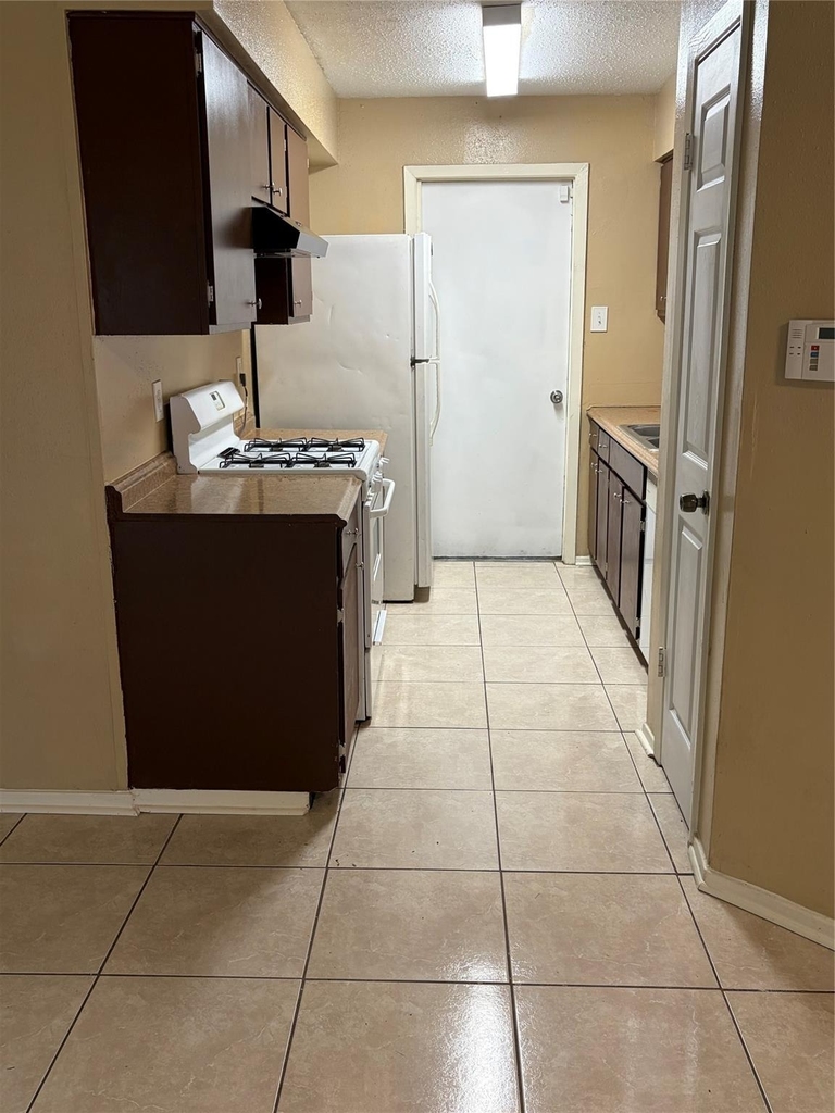 10722 Highland Woods Drive - Photo 2