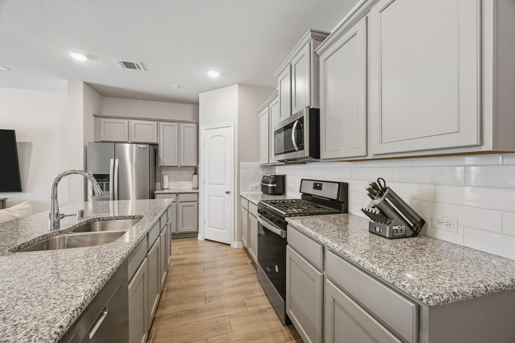 8050 Scanlan Trace - Photo 20
