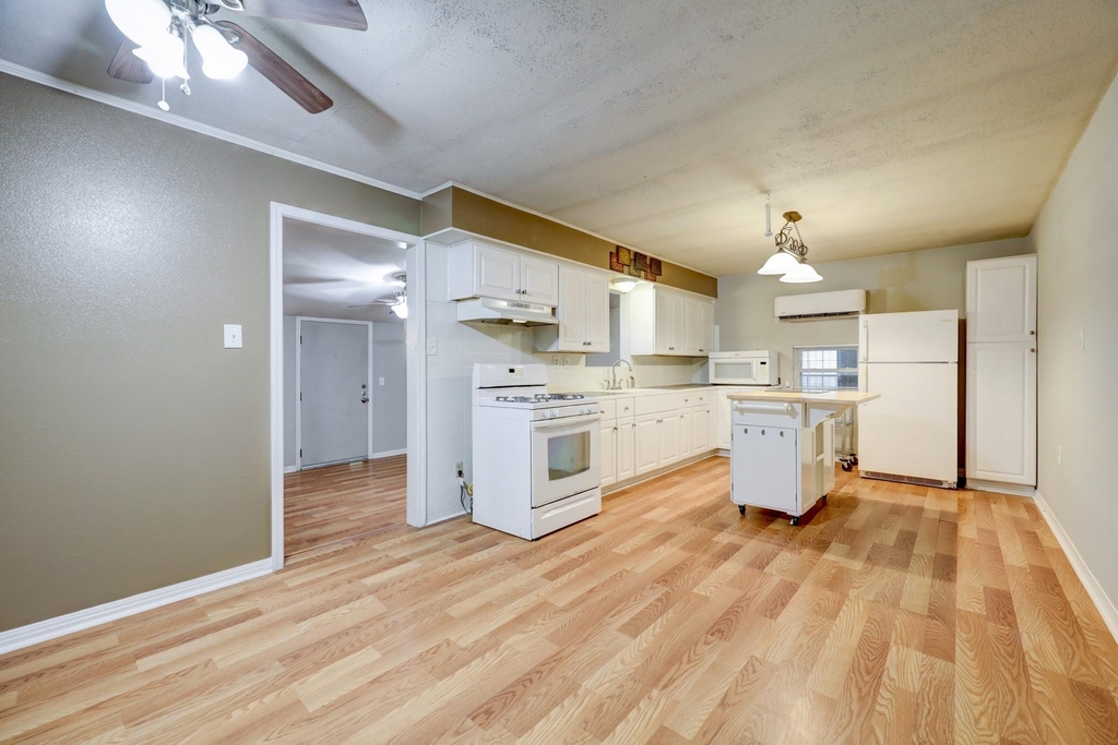 9193 Lucille Lane - Photo 10