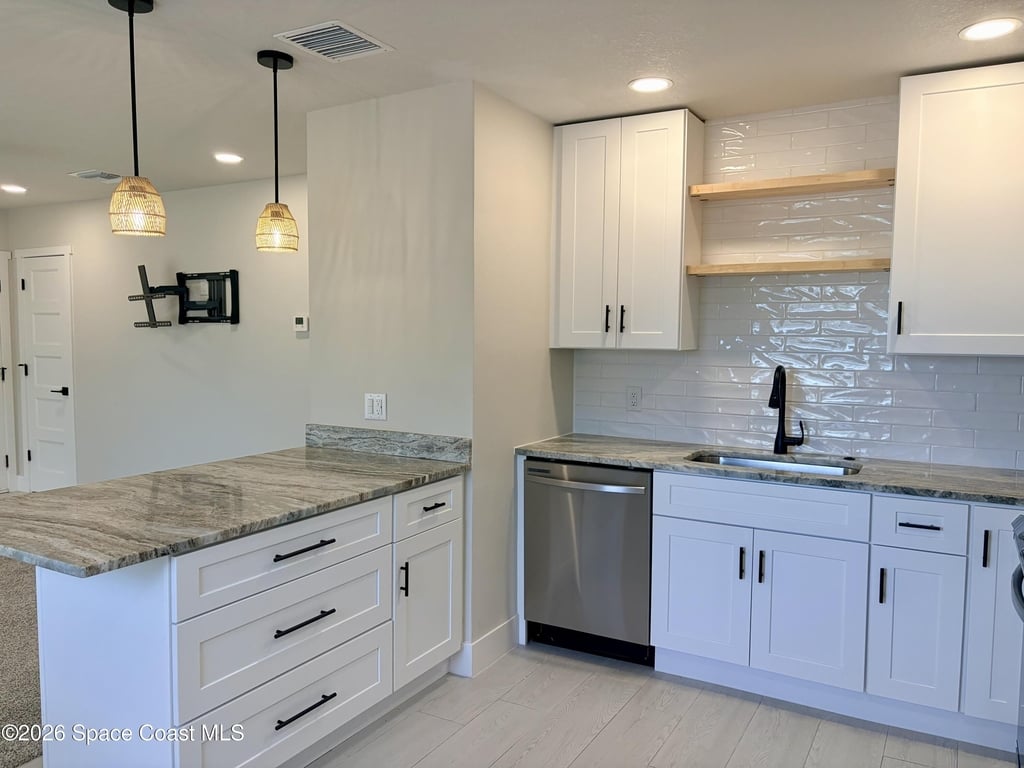 909 S Colonial Court - Photo 2
