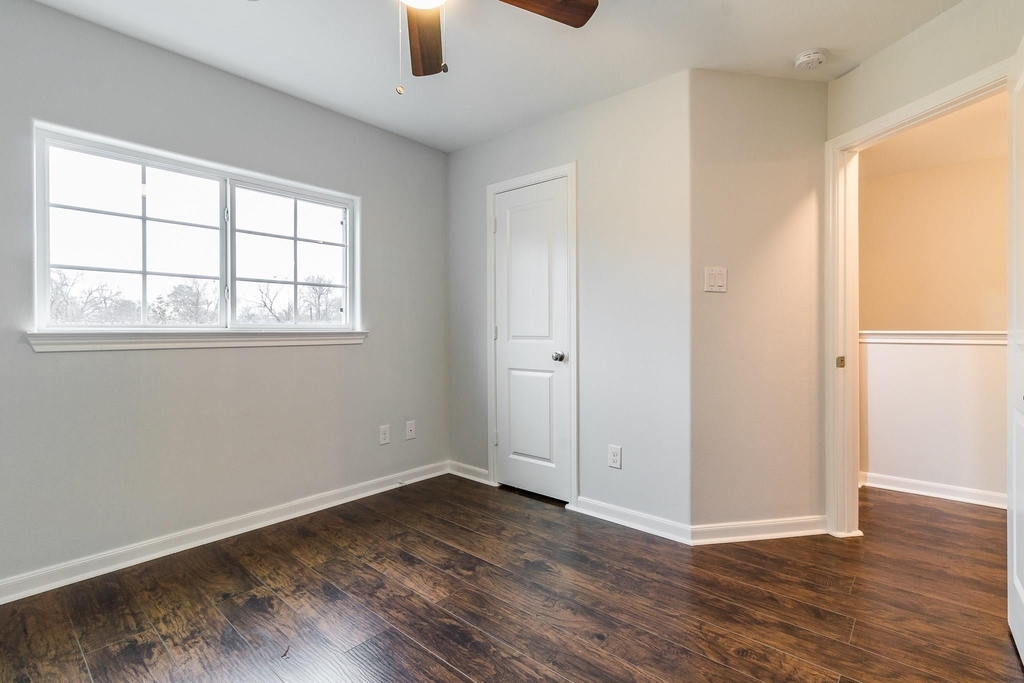710 Barkley St Street - Photo 8