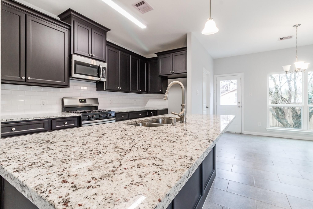 710 Barkley St Street - Photo 2