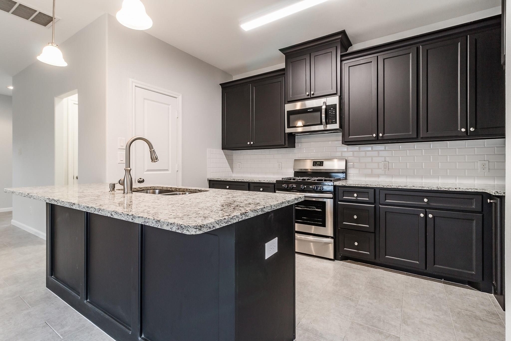 710 Barkley St Street - Photo 0