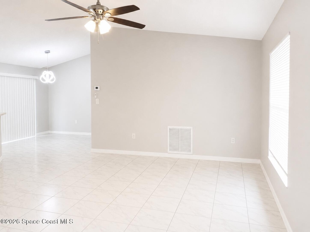 998 Camden Avenue Nw - Photo 2
