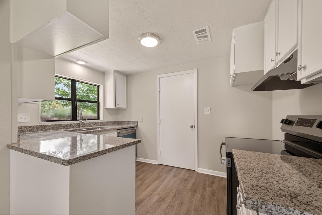 2303 N Cleveland Street - Photo 12