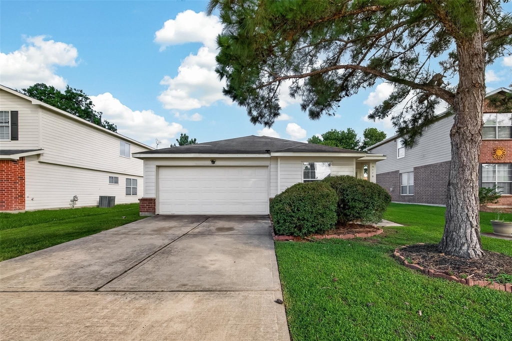 19119 Yaupon Ranch Drive - Photo 0