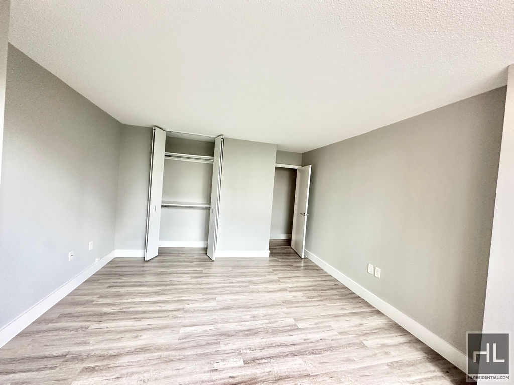 Second Avenue - Photo 1