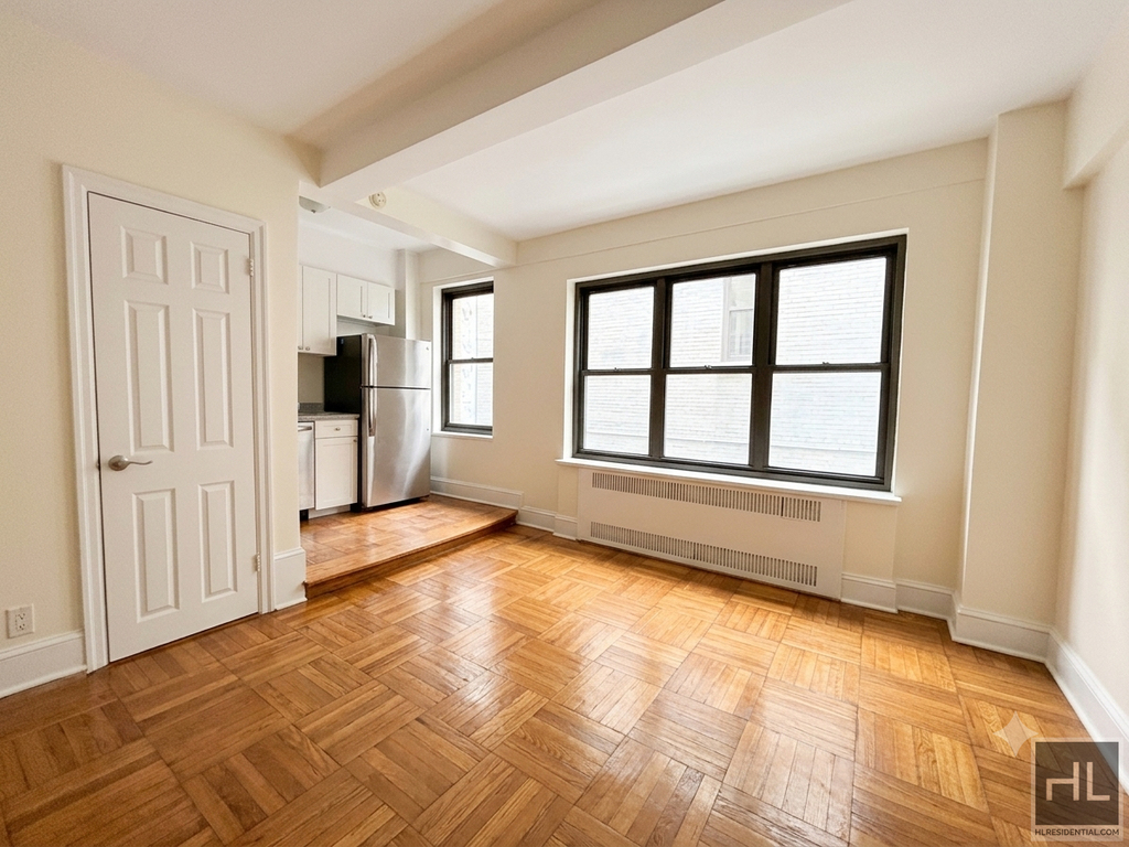 East 56 Street - Photo 0