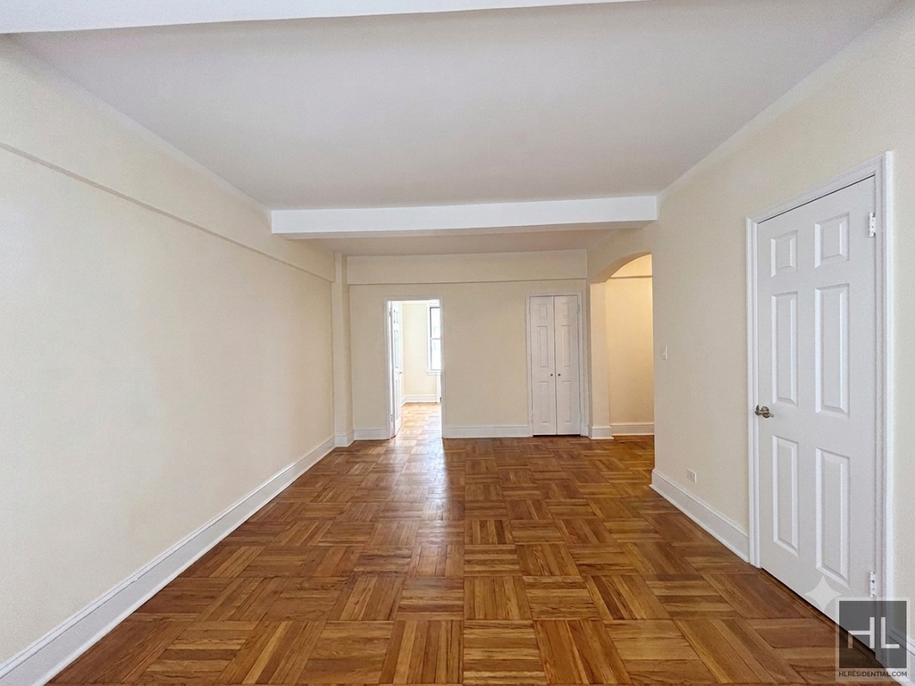 East 56 Street - Photo 1
