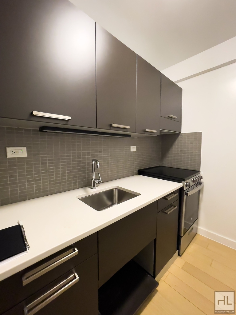 East 39th Street - Photo 2