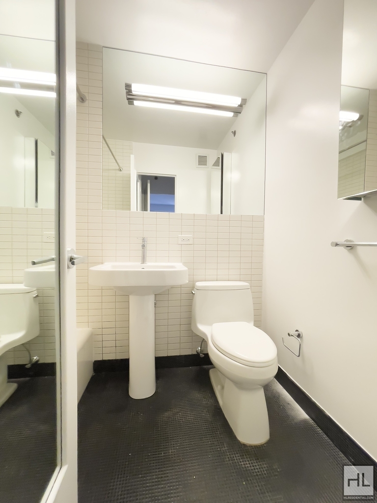 East 39th Street - Photo 3
