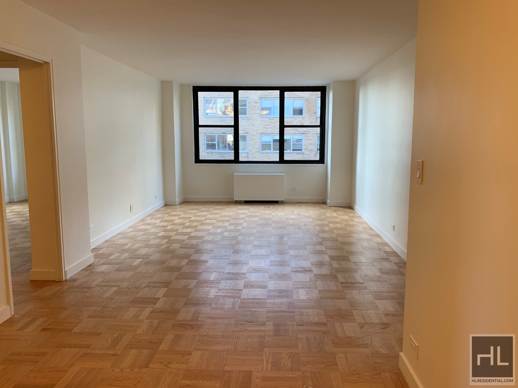 East 49 Street - Photo 0