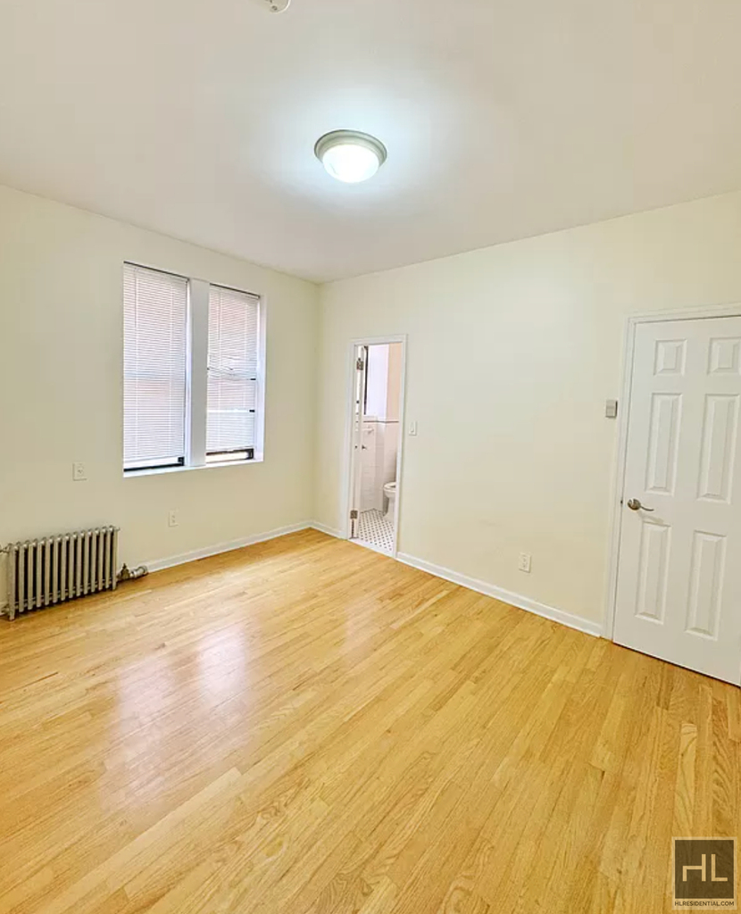 West 45 Street - Photo 3