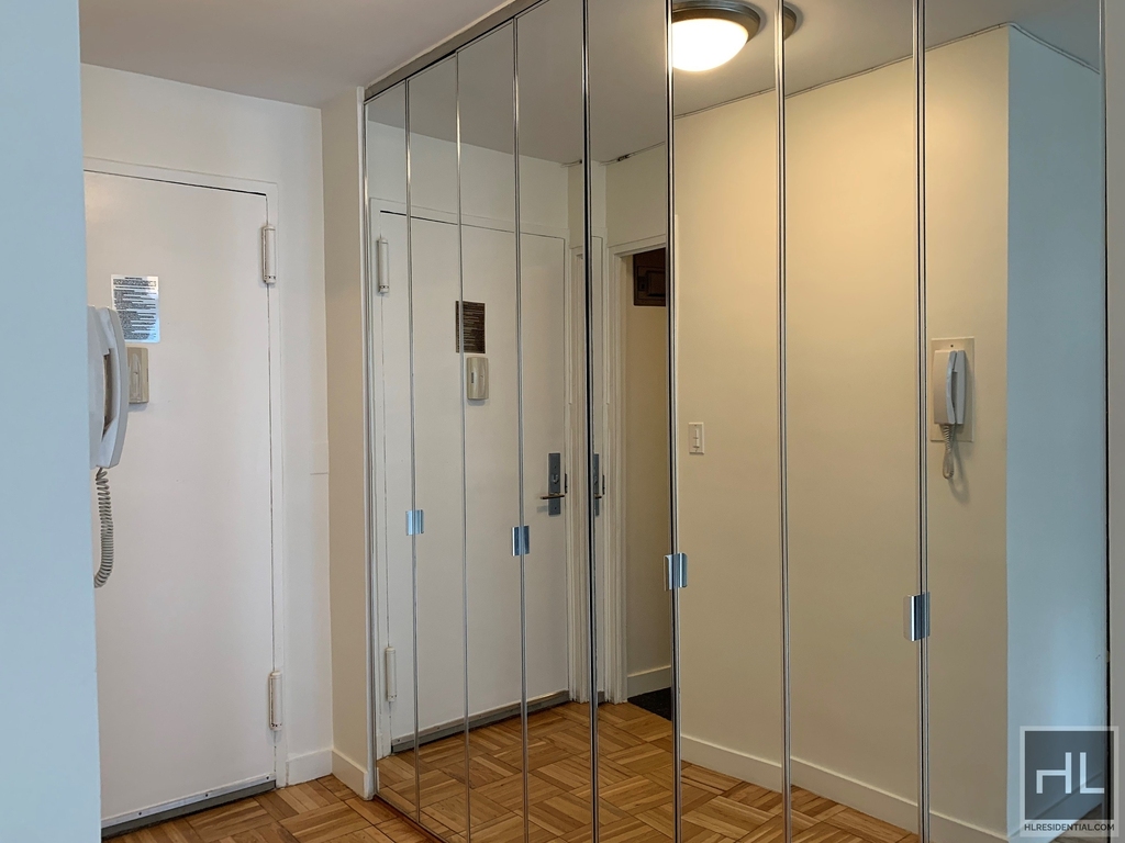 East 49 Street - Photo 5