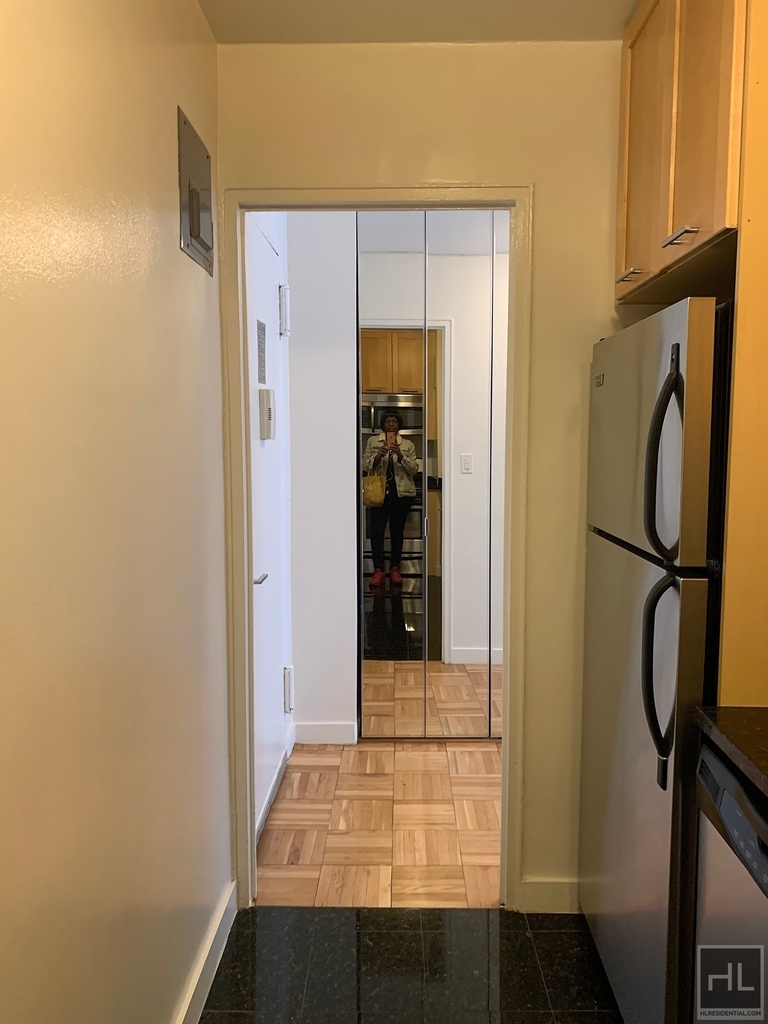 East 49 Street - Photo 1