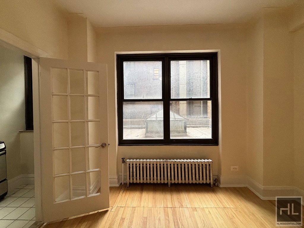 Second Avenue - Photo 1