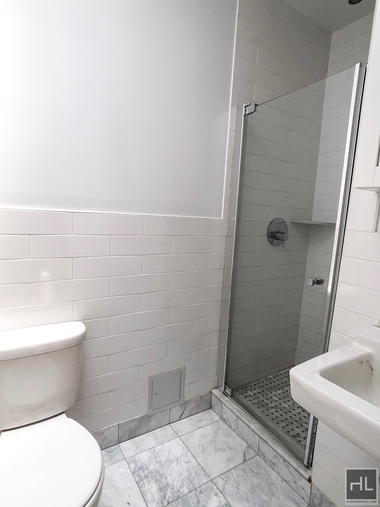 East 65 Street - Photo 0