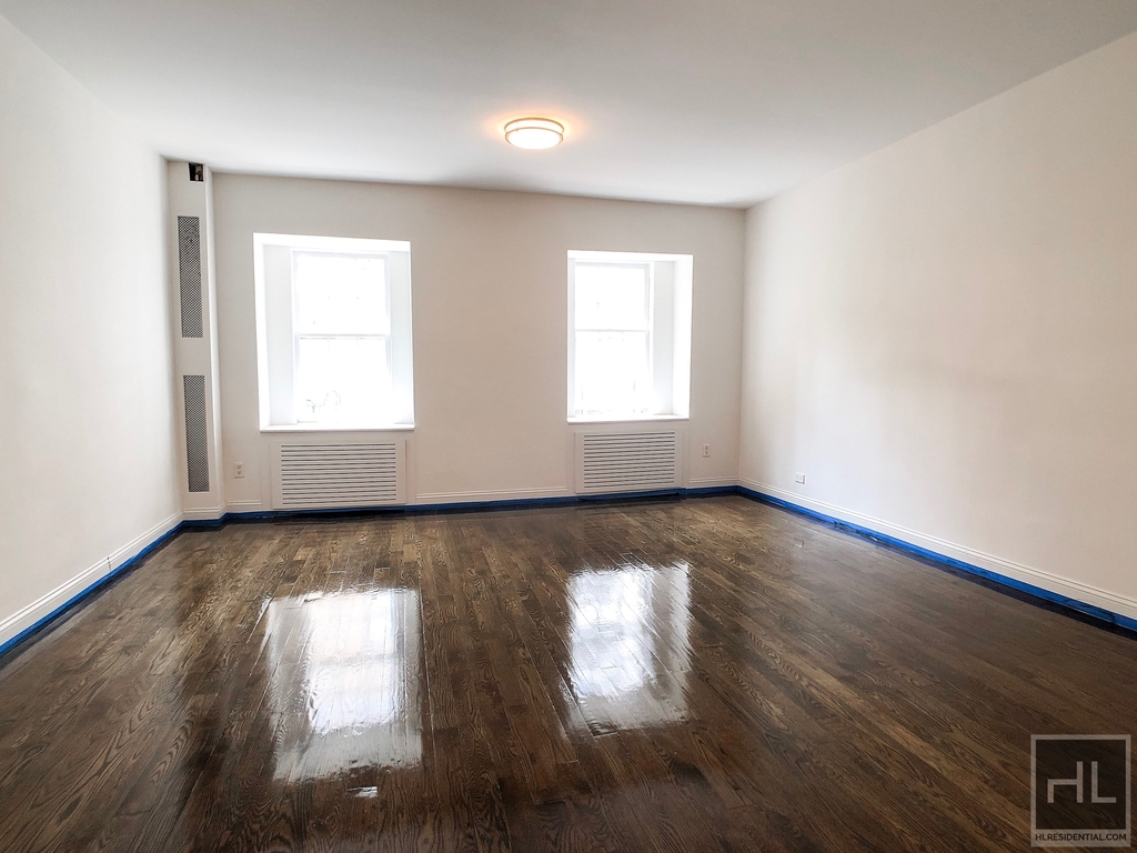 East 65 Street - Photo 4