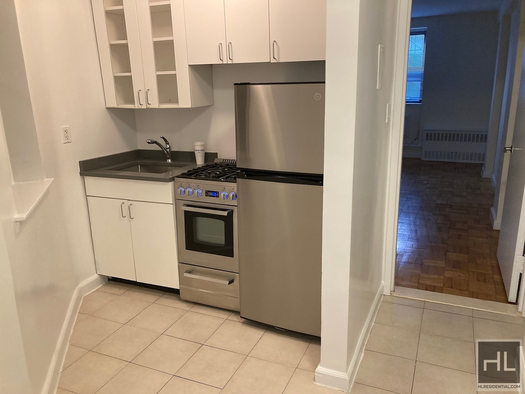 East 84 Street - Photo 2