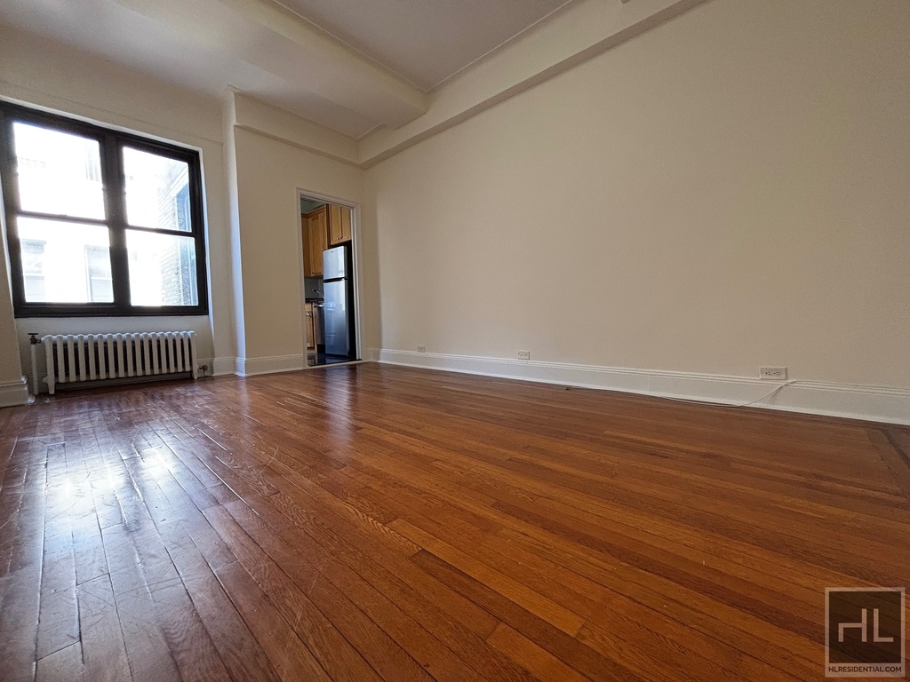 Second Avenue - Photo 3