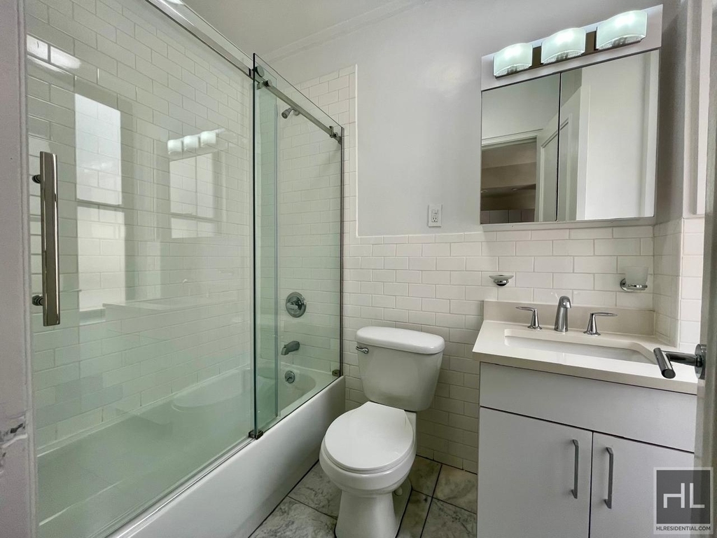East 46 Street - Photo 4