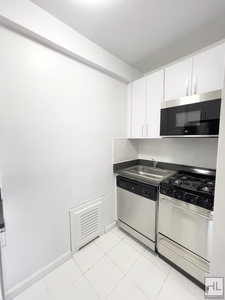 East 35 Street - Photo 2