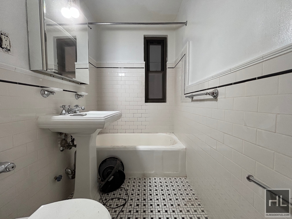 East 56 Street - Photo 3