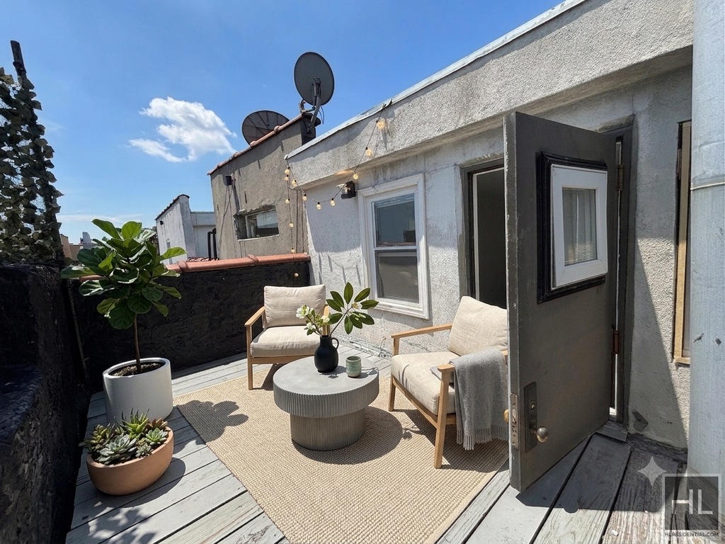 East 13 Street - Photo 6