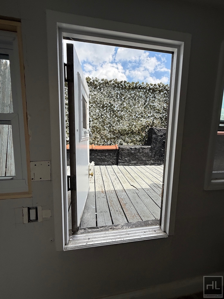 East 13 Street - Photo 5